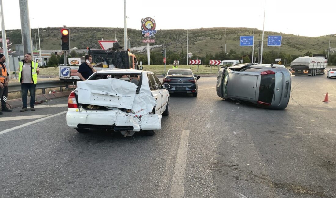 KAYSERİ (AA) – Kayseri'nin Kocasinan ilçesinde 4 aracın karıştığı zincirleme