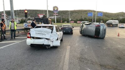 KAYSERİ (AA) – Kayseri'nin Kocasinan ilçesinde 4 aracın karıştığı zincirleme
