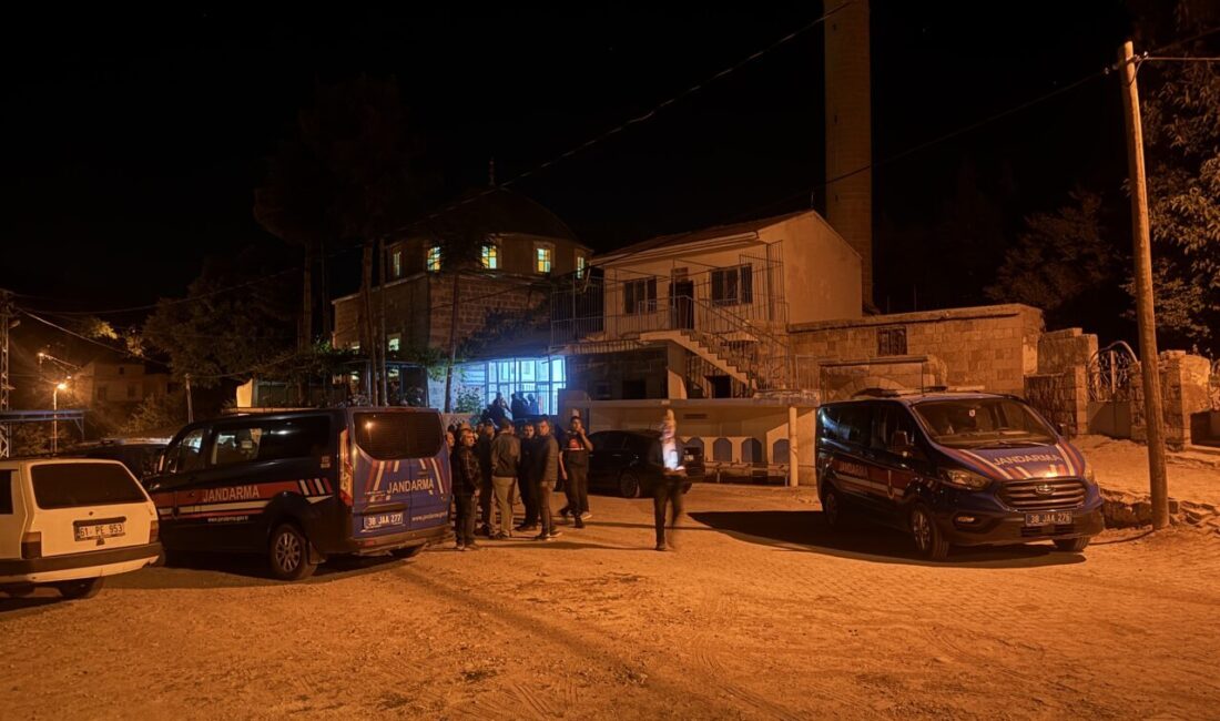KAYSERİ (AA) – Kayseri'nin merkez Kocasinan ilçesinde cami avlusunda psikolojik