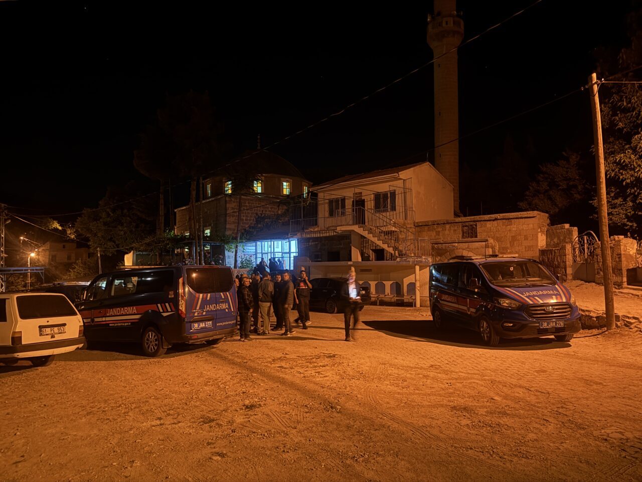 KAYSERİ (AA) – Kayseri'nin merkez Kocasinan ilçesinde cami avlusunda psikolojik