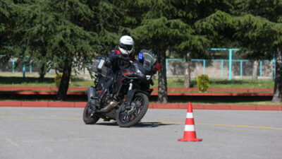 KAYSERİ (AA) – Kayseri'de jandarma trafik ekipleri, motosiklet sürücülerini olası