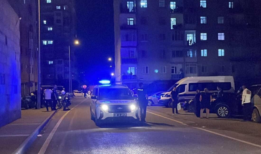 KAYSERİ (AA) – Kayseri'nin Melikgazi ilçesinde çıkan satırlı kavgada 3