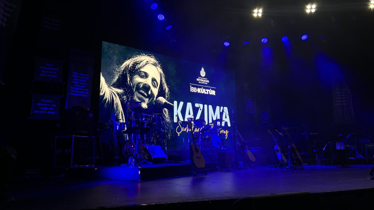 İSTANBUL (AA) – Karadeniz müziğinin simge isimlerinden, "Şair Ceketli Çocuk"