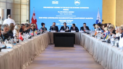 - Gürcistan Parlamentosu Başkanı Şalva Papuaşvili:
- "Ermenistan ile Azerbaycan arasında