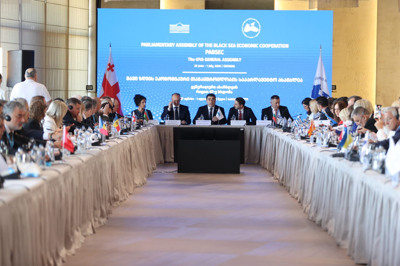 - Gürcistan Parlamentosu Başkanı Şalva Papuaşvili:
- "Ermenistan ile Azerbaycan arasında