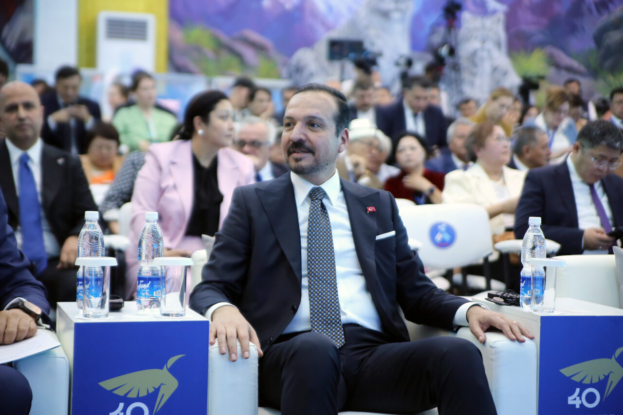 - Kırgızistan'da Issık Göl kıyı şehrinde süren Cengiz Aytmatov Uluslararası
