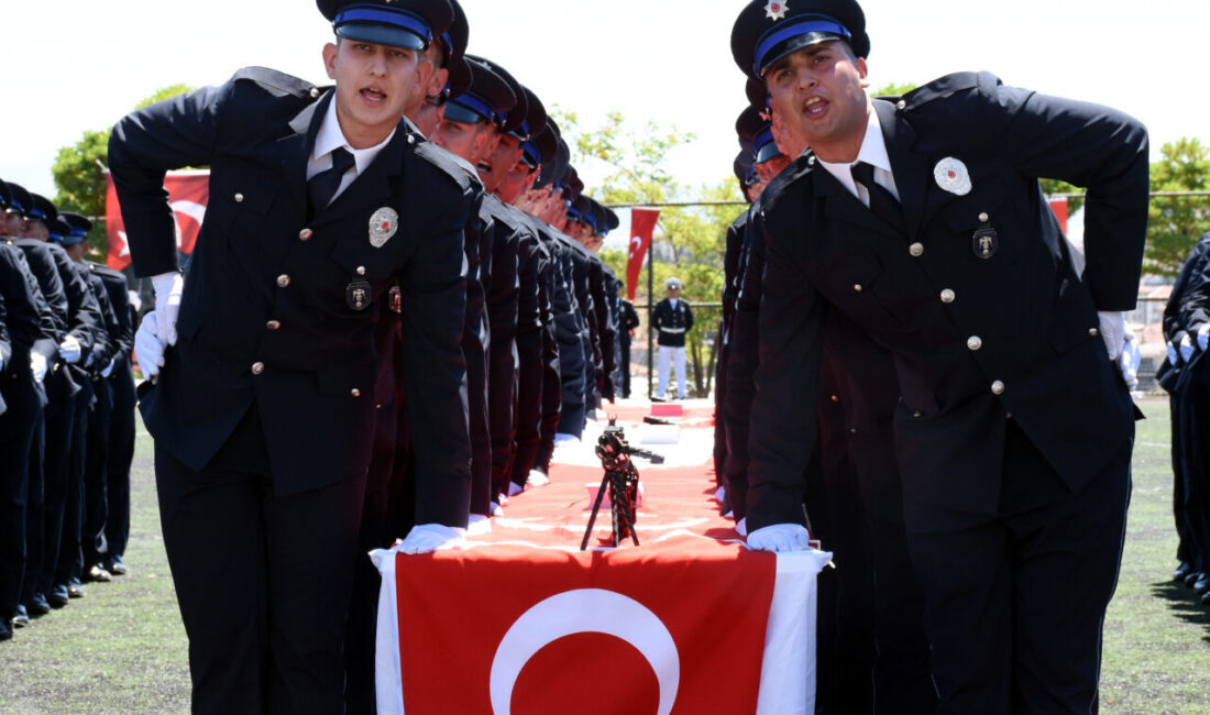 KIRIKKALE (AA) – Kırıkkale Polis Meslek Yüksekokulu'nda (PMYO) eğitimlerini tamamlayan
