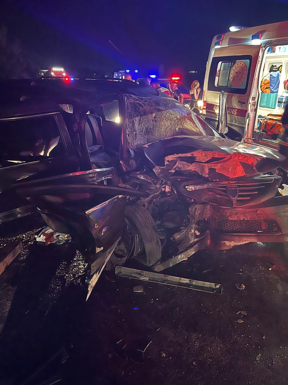 KIRKLARELİ (AA) – Kırklareli'nin Vize ilçesinde iki otomobilin çarpışması sonucu