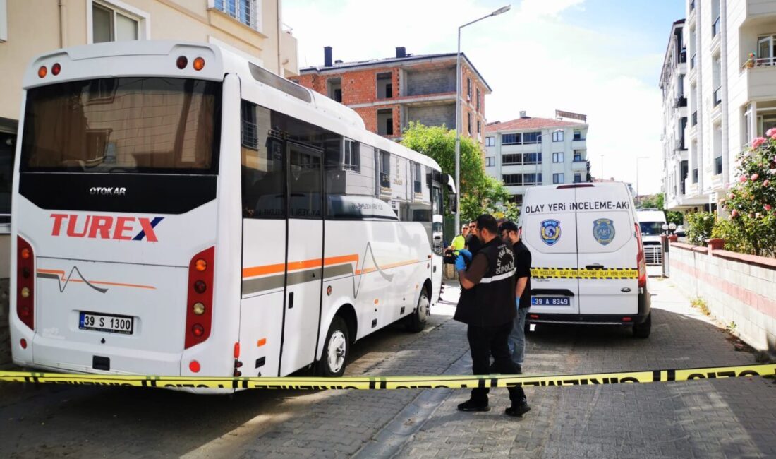 KIRKLARELİ (AA) – Kırklareli'nin Lüleburgaz ilçesinde midibüsün çarptığı kadın hayatını