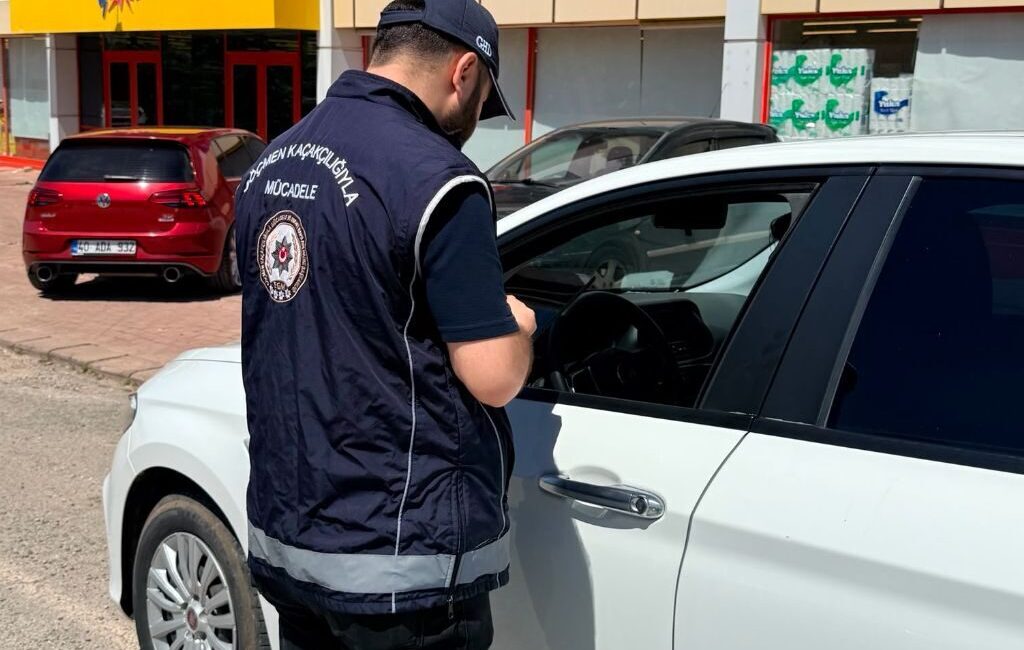 KIRŞEHİR (AA) – Kırşehir'de yasa dışı yollardan yurda giren 12