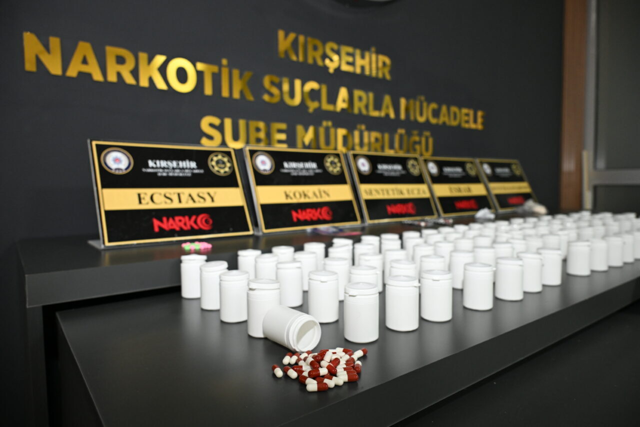 KIRŞEHİR (AA) – Kırşehir'de durdurulan araçta 4 bin 973 sentetik