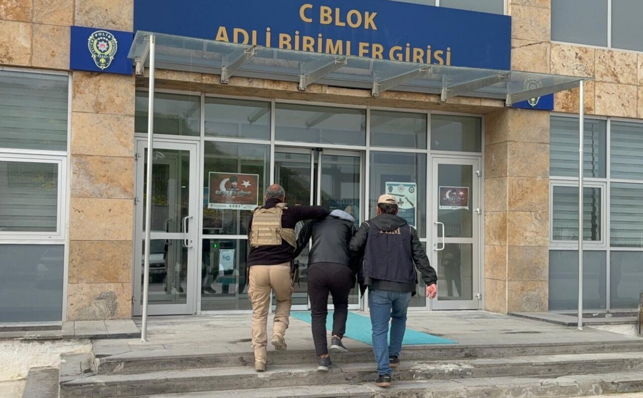 KIRŞEHİR (AA) – Kırşehir'de terör örgütü DEAŞ'a yönelik operasyonda gözaltına