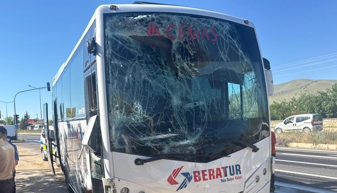 KIRŞEHİR (AA) – Kırşehir'de iki işçi servisinin karıştığı kazada ilk