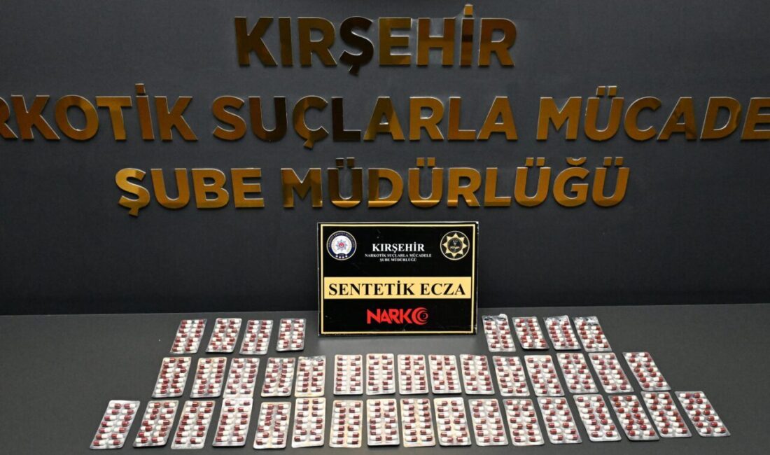 KIRŞEHİR (AA) – Kırşehir'de durdurulan bir araçta 551 sentetik uyuşturucu