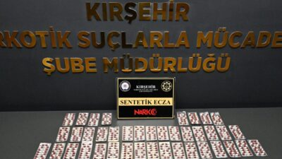 KIRŞEHİR (AA) – Kırşehir'de durdurulan bir araçta 551 sentetik uyuşturucu