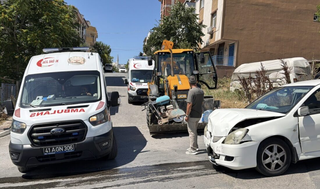 KOCAELİ (AA) – Kocaeli'nin Çayırova ilçesinde iş makinesiyle çarpışan otomobildeki