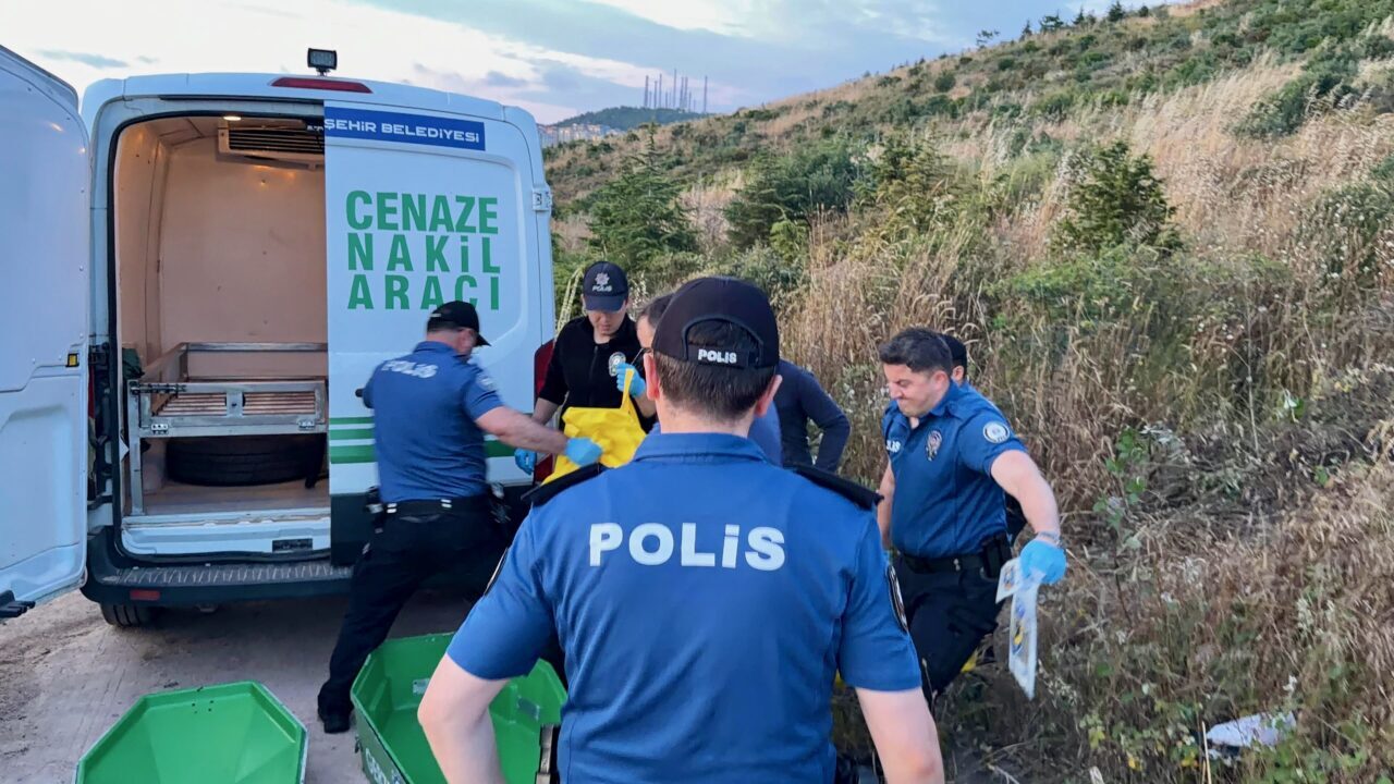 KOCAELİ (AA) – Kocaeli'nin Gebze ilçesinde ormanlık alanda erkek cesedi