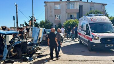 KOCAELİ (AA) – Kocaeli'nin Darıca ilçesinde otomobil ile cipin çarpışması
