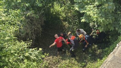 KOCAELİ (AA) – Kocaeli'nin Başiskele ilçesinde otomobilin uçuruma devrilmesi sonucu