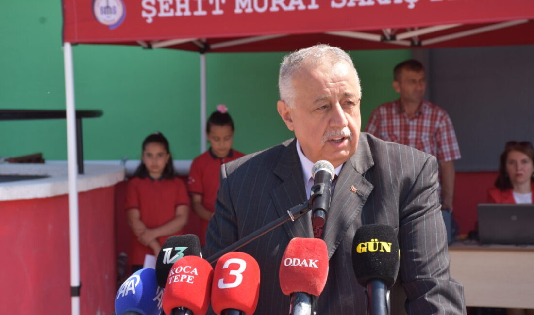 KONYA (AA) – Konya, Karaman, Aksaray ve Afyonkarahisar'da öğrenciler karnelerini