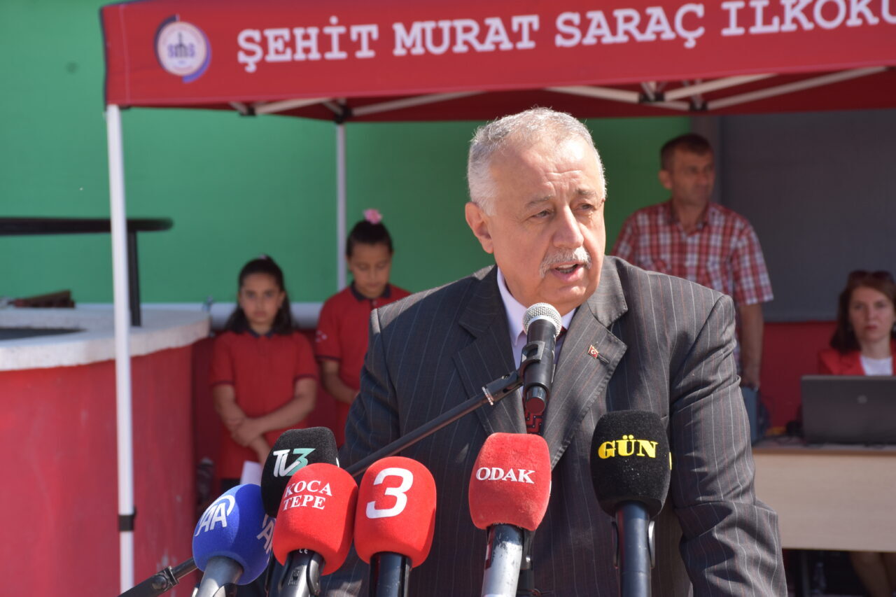 KONYA (AA) – Konya, Karaman, Aksaray ve Afyonkarahisar'da öğrenciler karnelerini