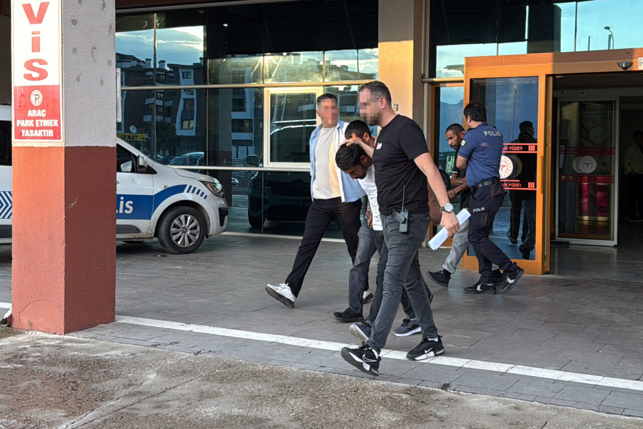 KONYA (AA) – Konya'nın Seydişehir ilçesinde araçlarında uyuşturucu ele geçirilen