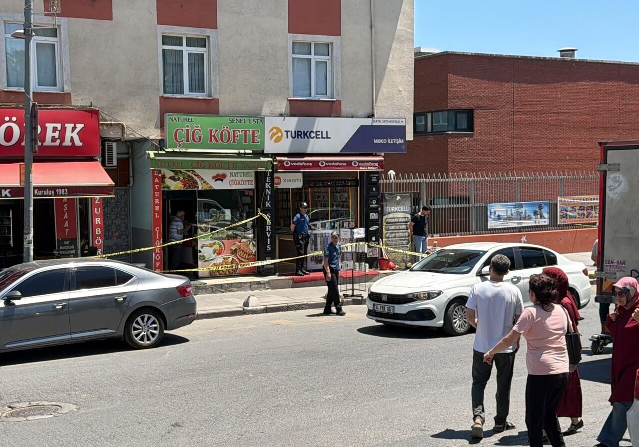 İSTANBUL (AA) – Küçükçekmece'de iş yerinde silahlı saldırıya uğrayan kişi