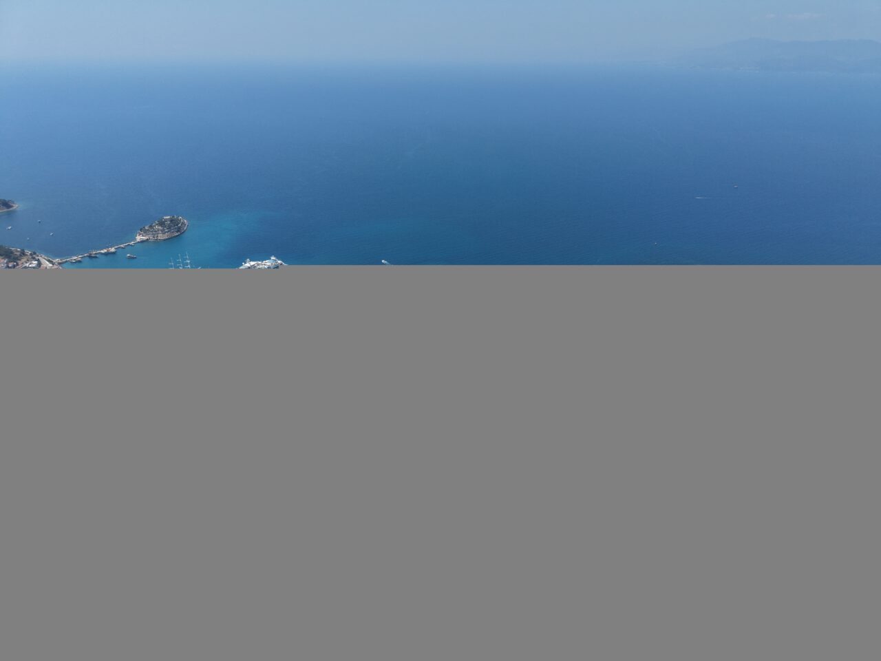 AYDIN (AA) – Aydın'ın Kuşadası ilçesine 4 kruvaziyerle 8 bin
