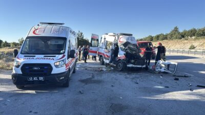 KÜTAHYA (AA) – Kütahya'da ambulansın iki tıra çarpması sonucu 1