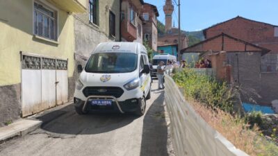 KÜTAHYA (AA) – Kütahya'da 68 yaşındaki kadın, oğluyla yaşadığı evde