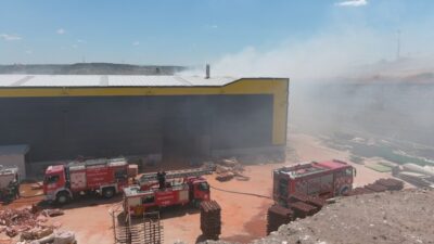 KÜTAHYA (AA) – Kütahya'da bir fabrikada çıkan yangın, itfaiye ekiplerinin