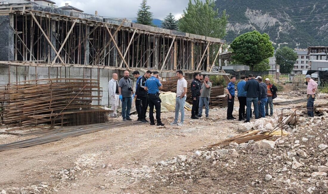 KÜTAHYA (AA) – Kütahya'da bina inşaatında bulunan iskelenin çökmesi sonucu