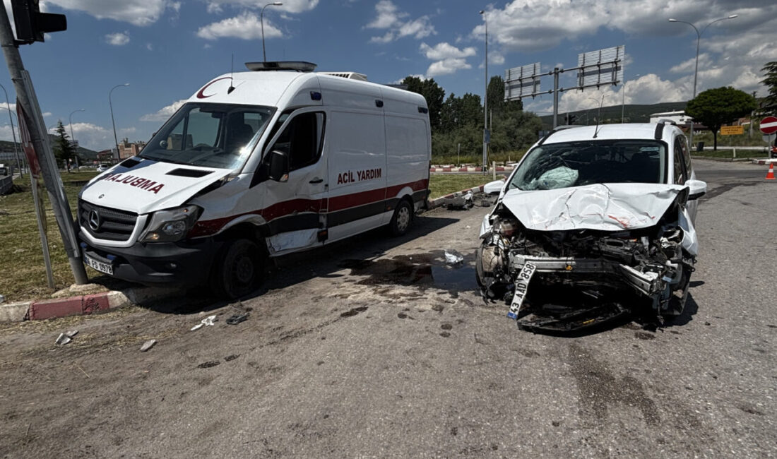 KÜTAHYA (AA) – Kütahya'nın Tavşanlı ilçesinde özel ambulans ile hafif