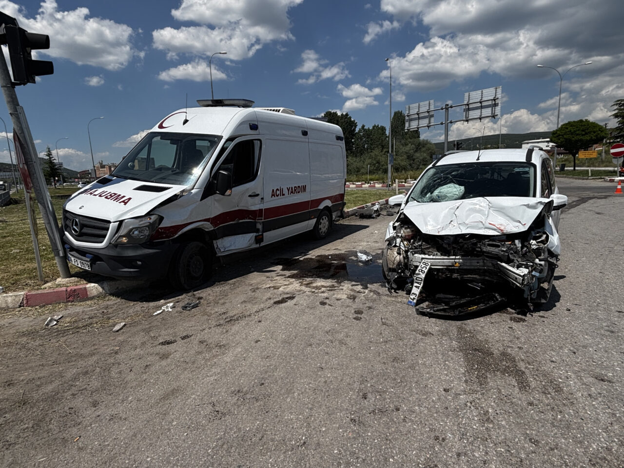 KÜTAHYA (AA) – Kütahya'nın Tavşanlı ilçesinde özel ambulans ile hafif