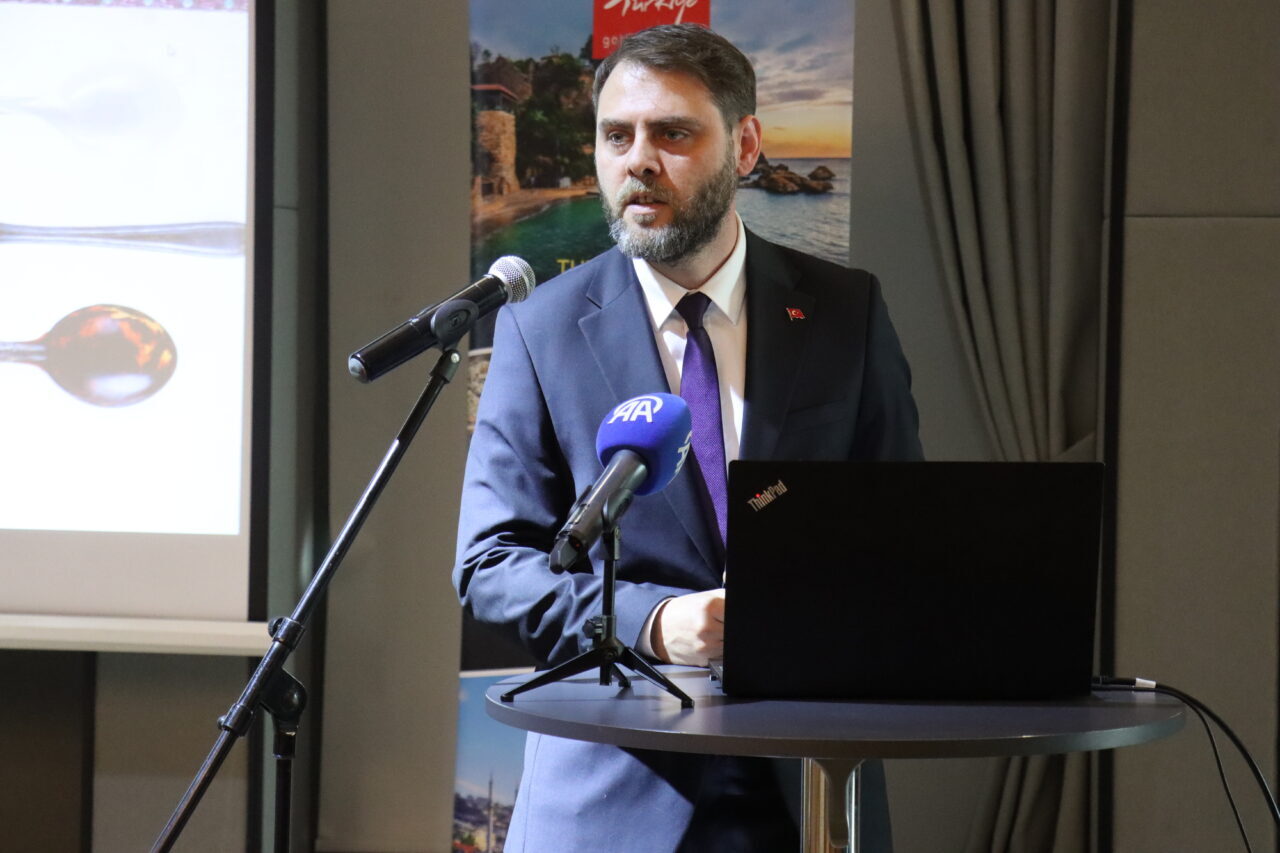 ÜSKÜP (AA) – Kuzey Makedonya'nın başkenti Üsküp'te, basın mensuplarına "Türk