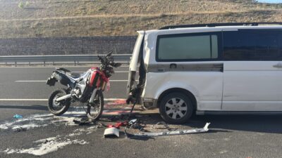 KOCAELİ (AA) – Kuzey Marmara Otoyolu Kocaeli kesiminde minibüse çarpan