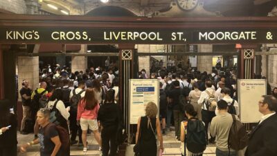LONDRA (AA) – İngiltere'yi son günlerde etkisi altına alan aşırı