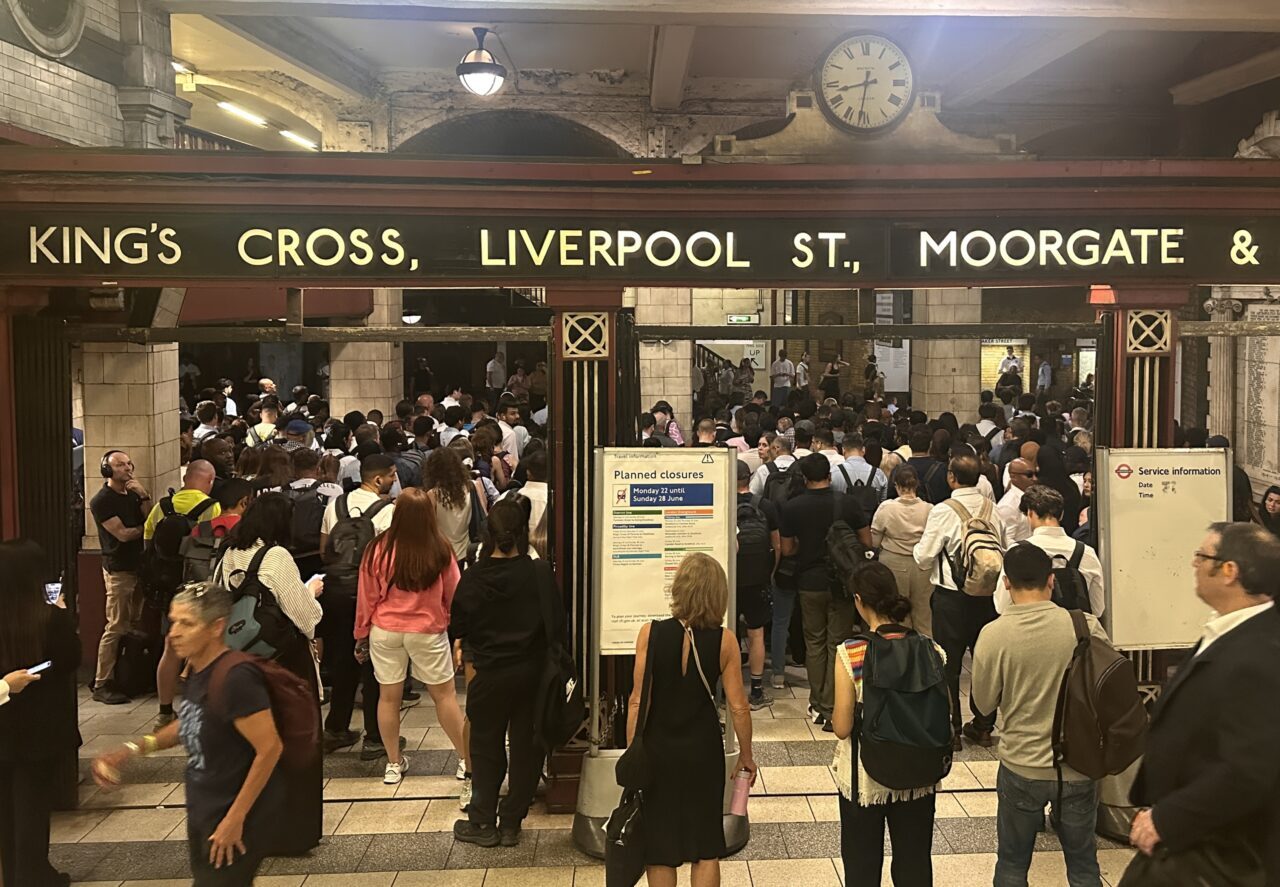 LONDRA (AA) – İngiltere'yi son günlerde etkisi altına alan aşırı