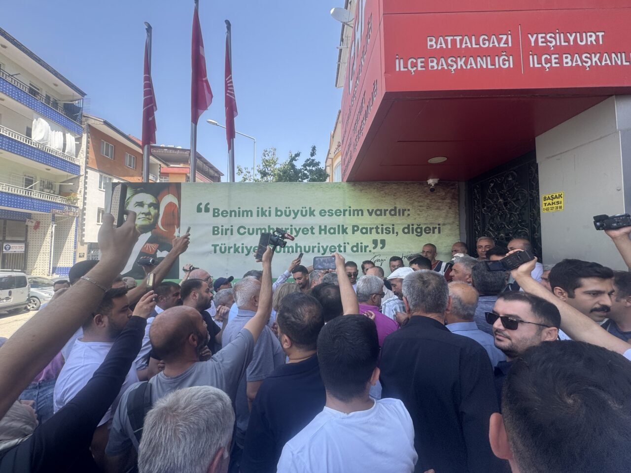 MALATYA (AA) – Malatya'da bir grup CHP'li, partideki görev değişikliklerini
