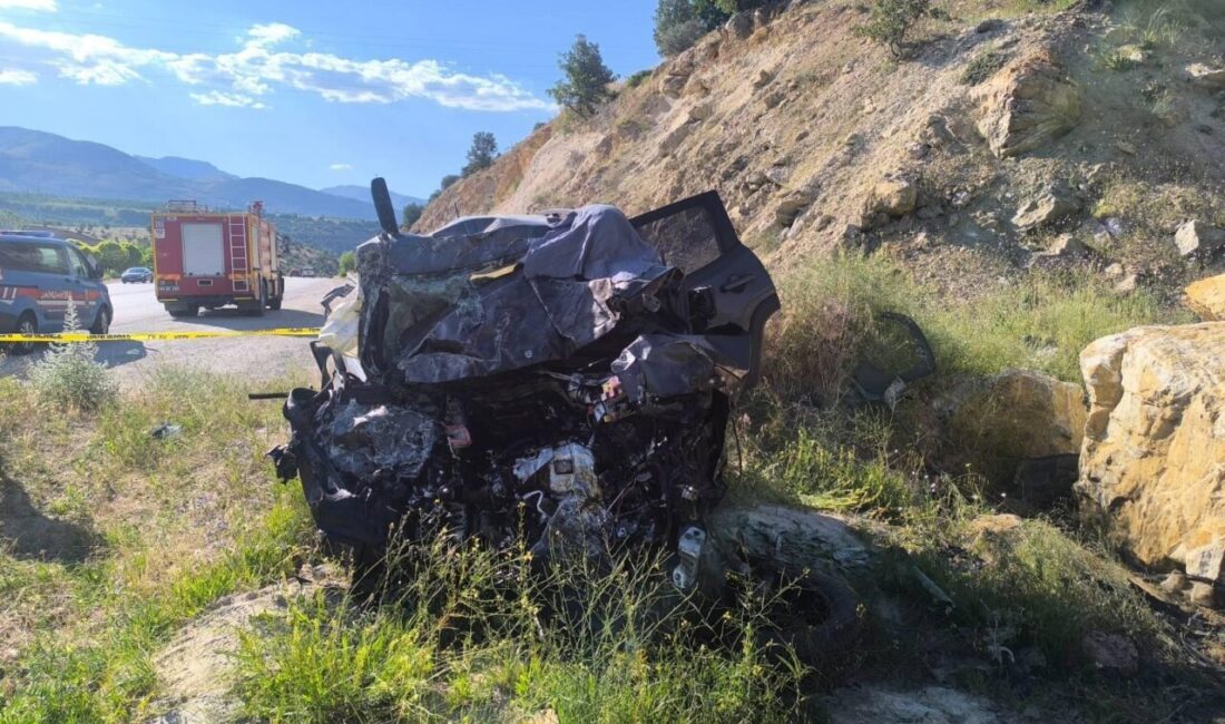MALATYA (AA) – Malatya'nın Doğanşehir ilçesinde devrilen otomobilin sürücüsü hayatını