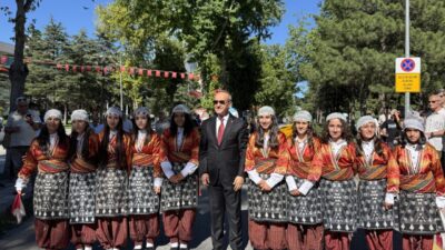 MALATYA (AA) – Malatya'da Koruyucu Aile Günü dolayısıyla kortej yürüyüşü