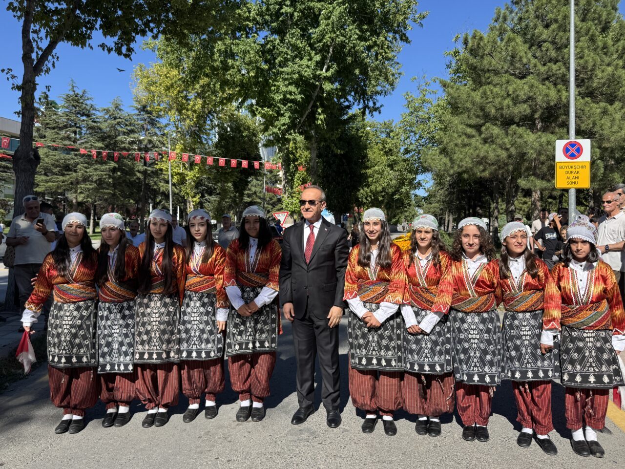 MALATYA (AA) – Malatya'da Koruyucu Aile Günü dolayısıyla kortej yürüyüşü