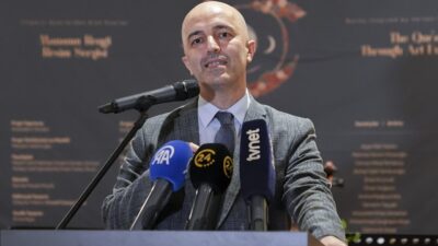 - Acıbadem Okulları Genel Müdürü İdris Topçuoğlu:
- "Biz çocuklarımızın ayetlerle