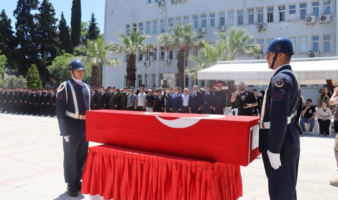 MANİSA (AA) – Manisa'nın Alaşehir ilçesinde kullandığı motosikletin tıra çarpması