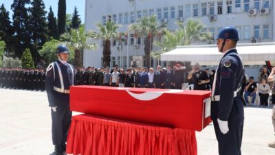 MANİSA (AA) – Manisa'nın Alaşehir ilçesinde kullandığı motosikletin tıra çarpması