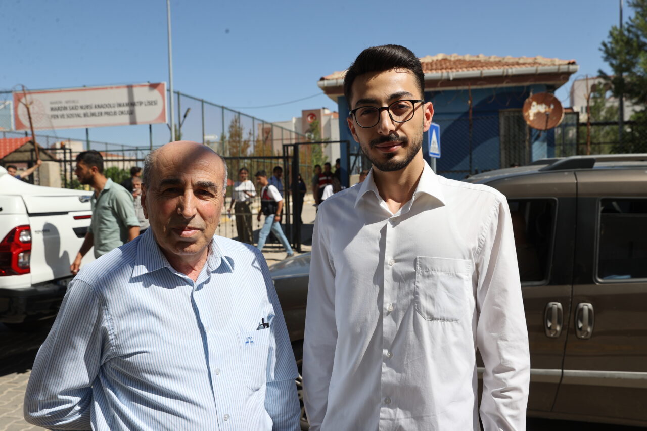 MARDİN (AA) – Mardin'de yaşayan 70 yaşındaki Halil Sarıgül, Yükseköğretim