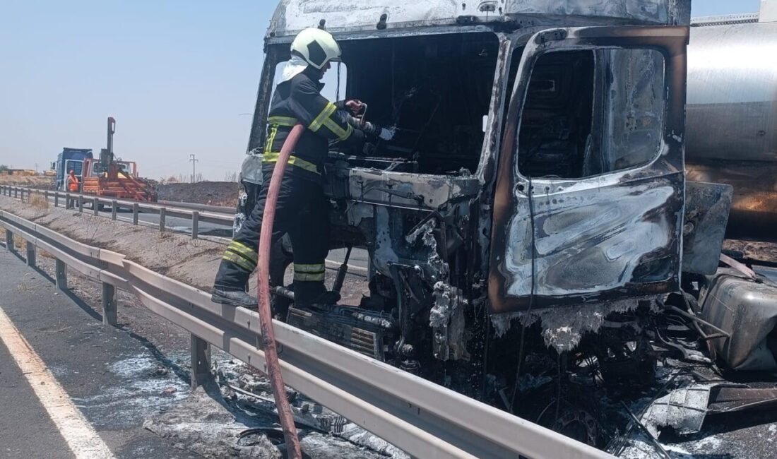 MARDİN (AA) – Mardin'in Derik ilçesinde bitkisel yağ yüklü tankerde