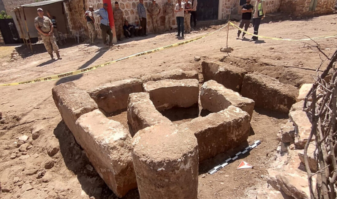 - Üzerinde Süryanice yazılar bulunan ve 12. ile 14. yüzyıllar
