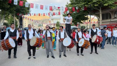 - Vali Tuncay Akkoyun:
- "Kiraz festivali, çiftçilerimizin, üreticilerimizin 1 yıl