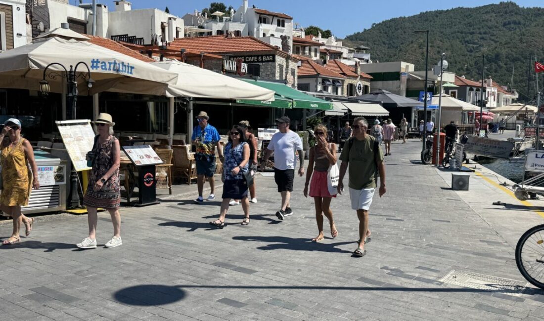 MUĞLA (AA) – Malta bayraklı kruvaziyer "Marella Discovery", Muğla'nın Marmaris